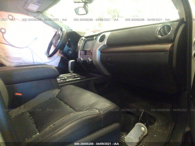 Photo 4 VIN: 5TFHY5F17JX731848 - TOYOTA TUNDRA 4WD 