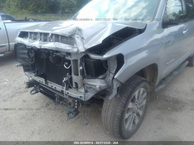 Photo 5 VIN: 5TFHY5F17JX749847 - TOYOTA TUNDRA 4WD 