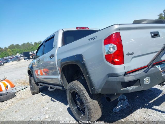 Photo 2 VIN: 5TFHY5F17KX808901 - TOYOTA TUNDRA 