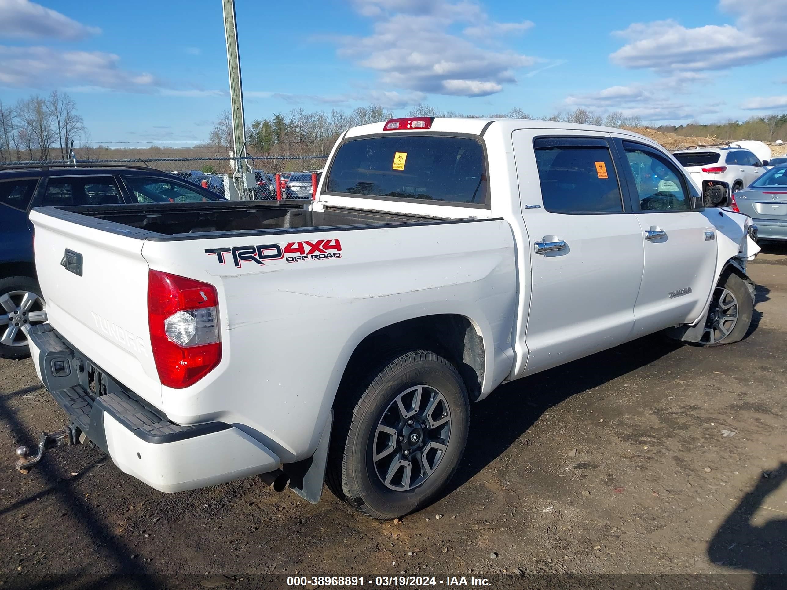 Photo 3 VIN: 5TFHY5F18KX802749 - TOYOTA TUNDRA 