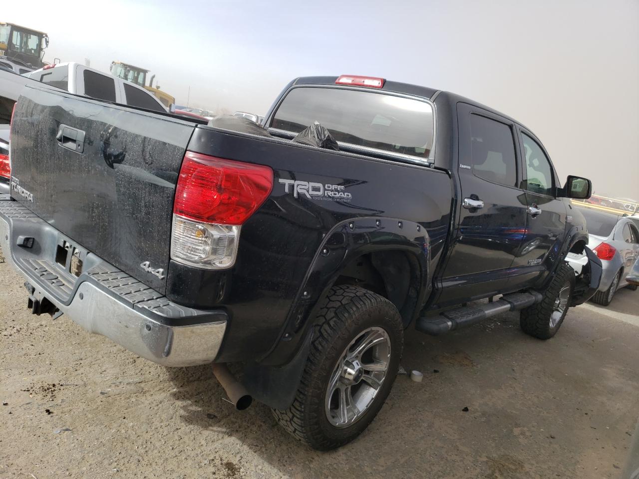 Photo 2 VIN: 5TFHY5F19BX186656 - TOYOTA TUNDRA 