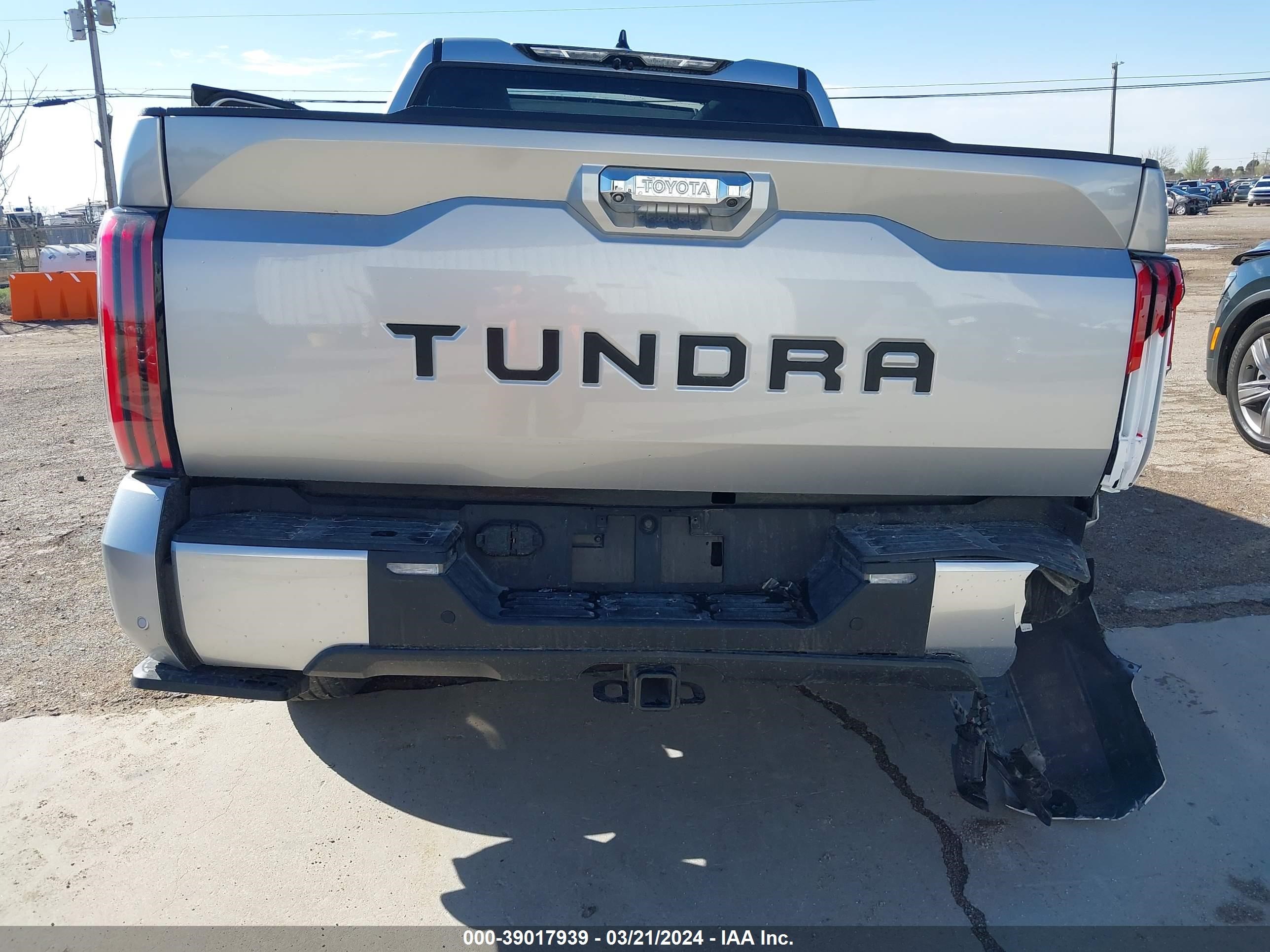 Photo 15 VIN: 5TFJA5AB1PX026123 - TOYOTA TUNDRA 