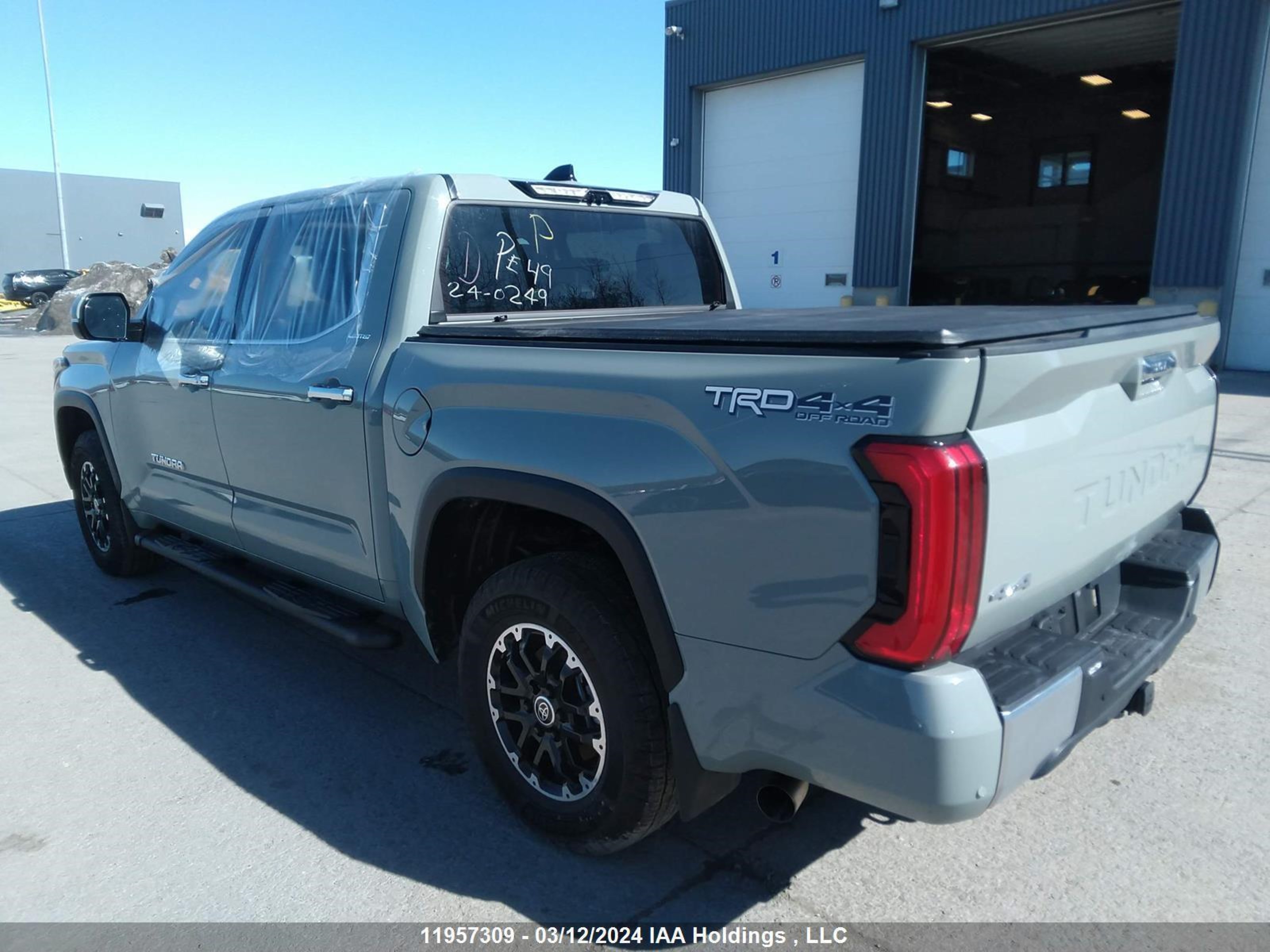 Photo 11 VIN: 5TFJA5DB0PX120599 - TOYOTA TUNDRA 