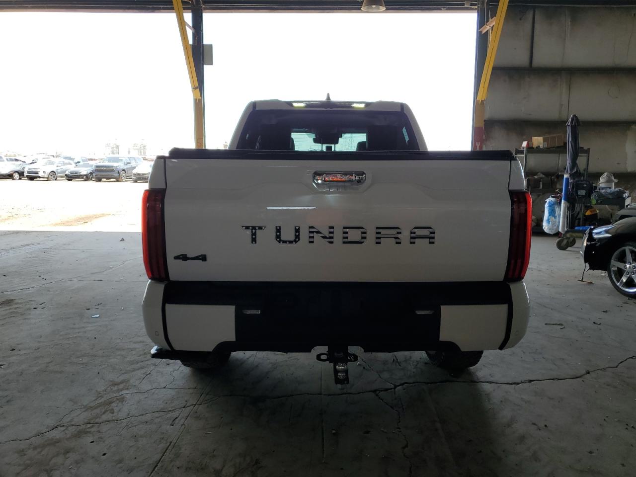 Photo 5 VIN: 5TFJA5DB2PX087380 - TOYOTA TUNDRA 