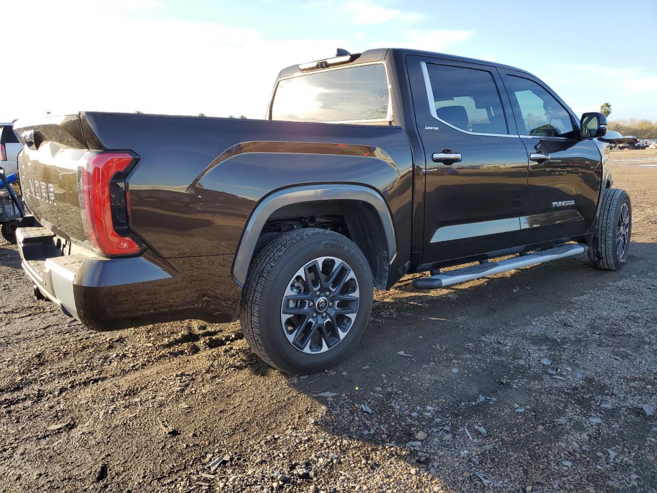 Photo 2 VIN: 5TFJA5DB3PX108334 - TOYOTA TUNDRA CRE 