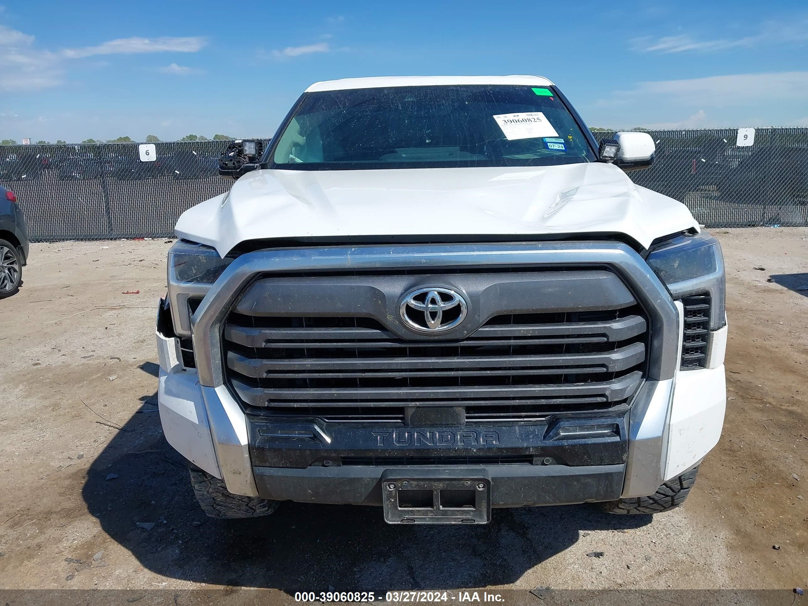 Photo 11 VIN: 5TFJA5DB4NX005081 - TOYOTA TUNDRA 