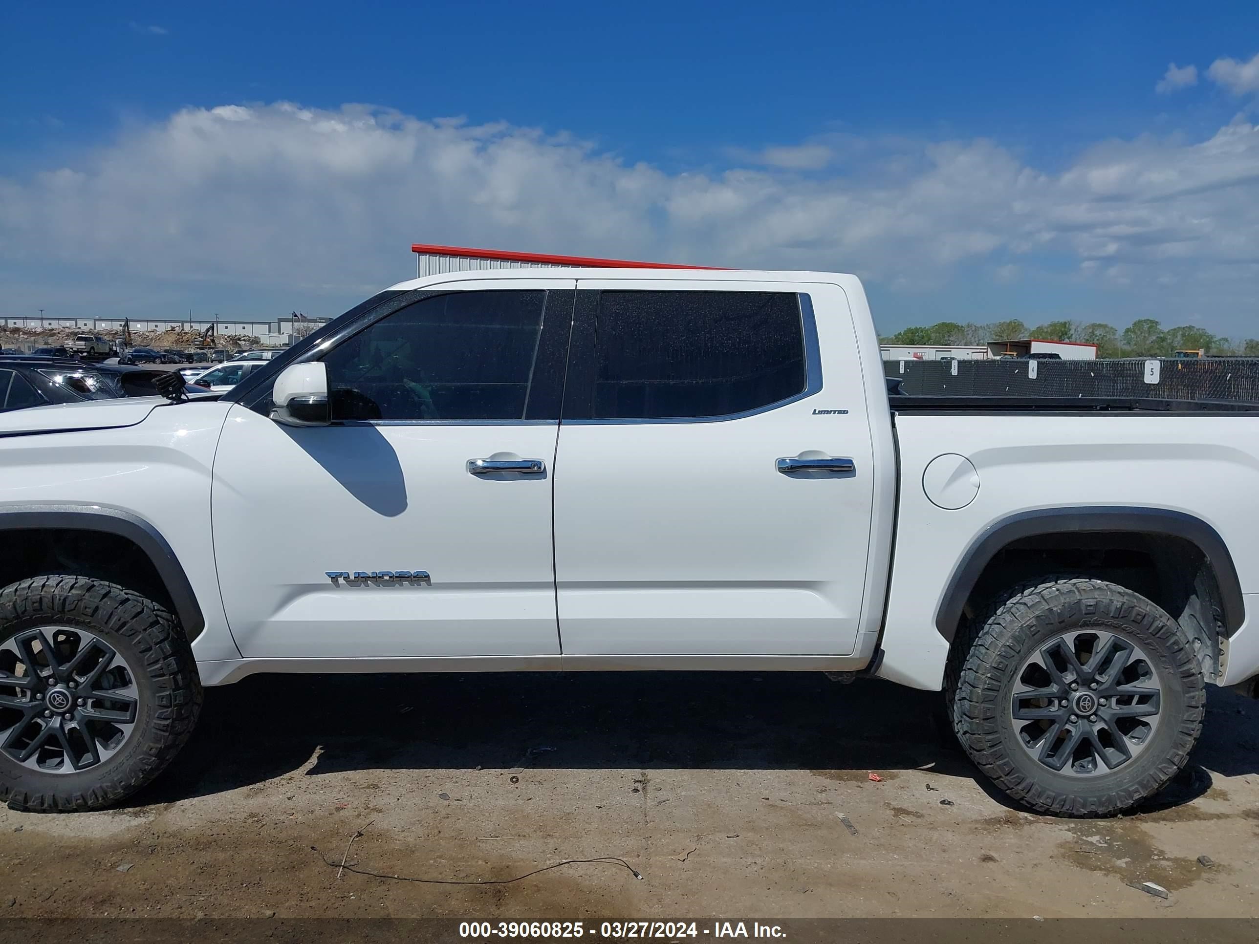 Photo 13 VIN: 5TFJA5DB4NX005081 - TOYOTA TUNDRA 