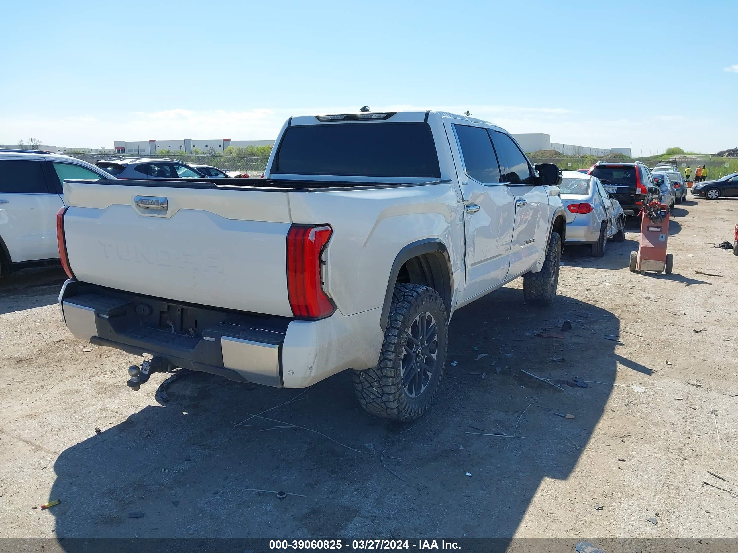 Photo 3 VIN: 5TFJA5DB4NX005081 - TOYOTA TUNDRA 