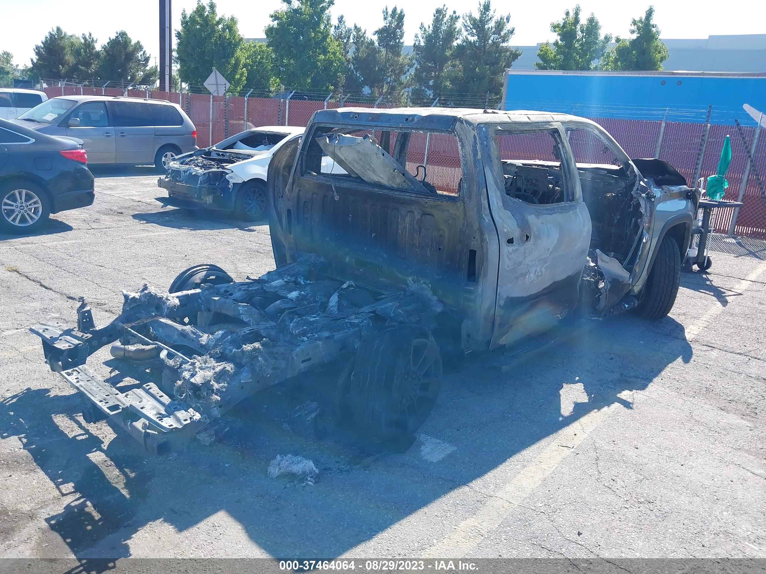 Photo 3 VIN: 5TFJA5DB4PX122193 - TOYOTA TUNDRA 