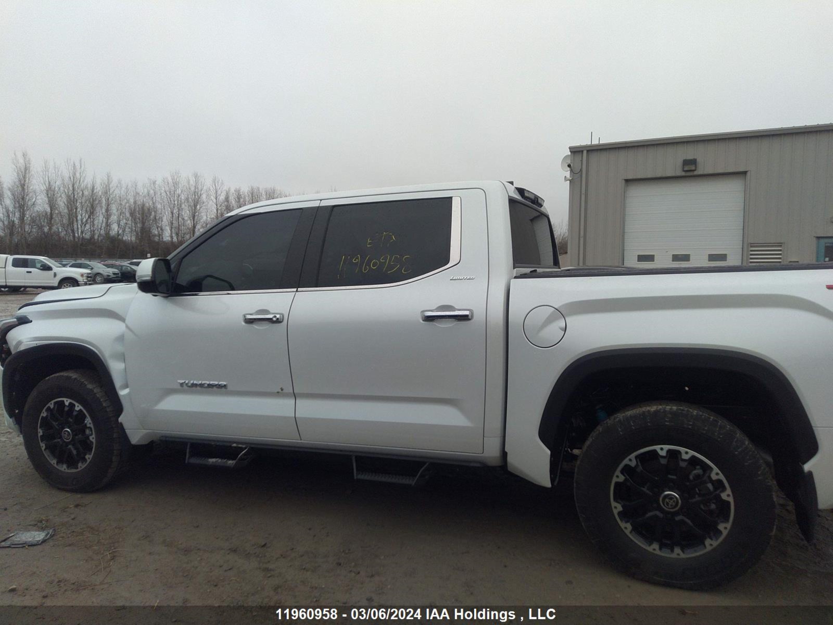 Photo 13 VIN: 5TFJA5DB9RX141583 - TOYOTA TUNDRA 