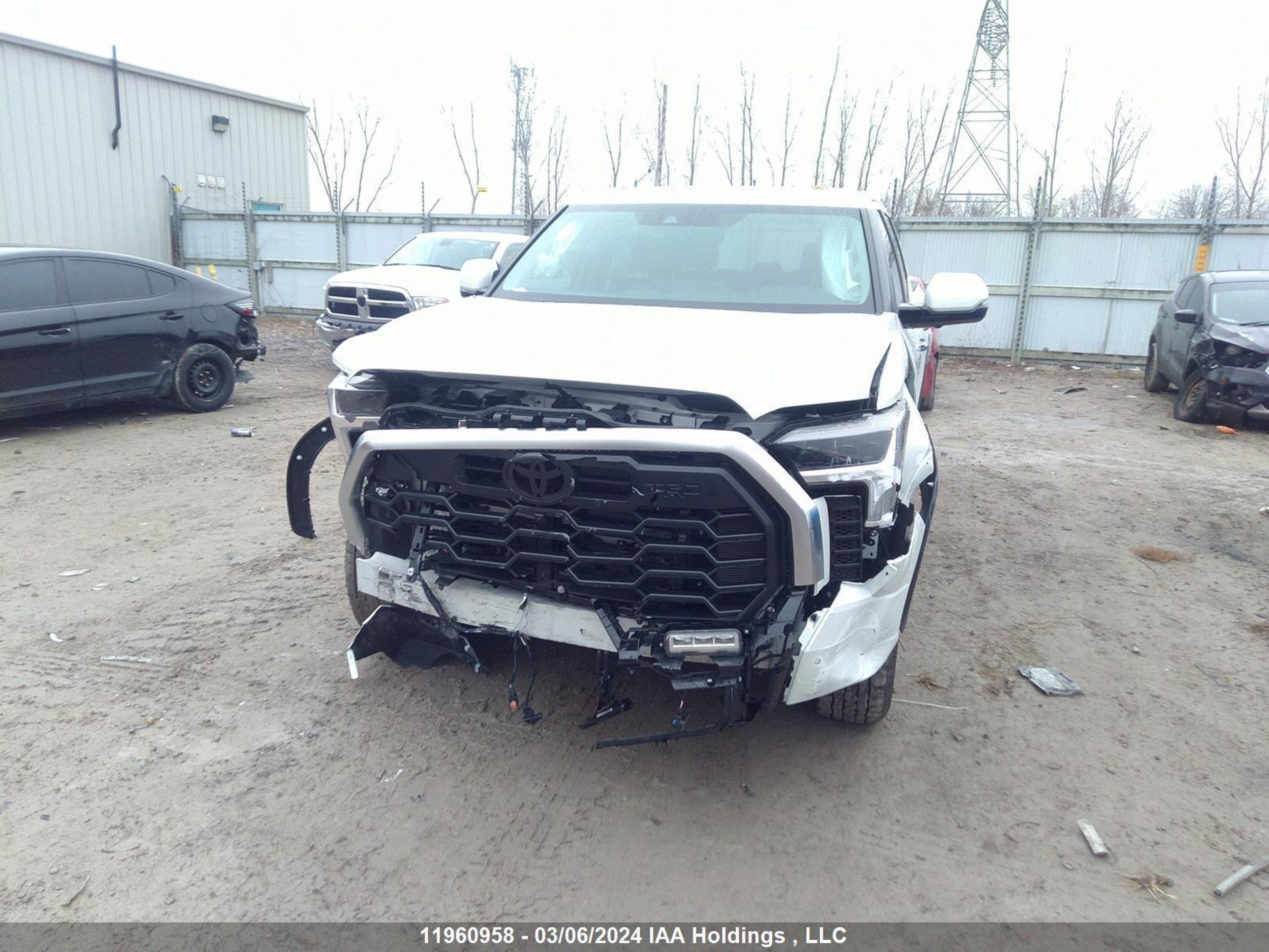 Photo 5 VIN: 5TFJA5DB9RX141583 - TOYOTA TUNDRA 