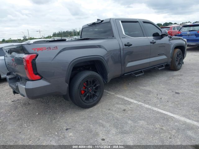 Photo 3 VIN: 5TFJA5EC3NX008769 - TOYOTA TUNDRA 