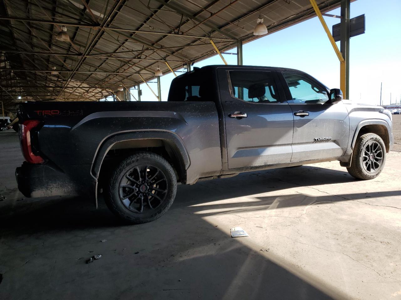 Photo 2 VIN: 5TFJA5EC4PX015037 - TOYOTA TUNDRA 