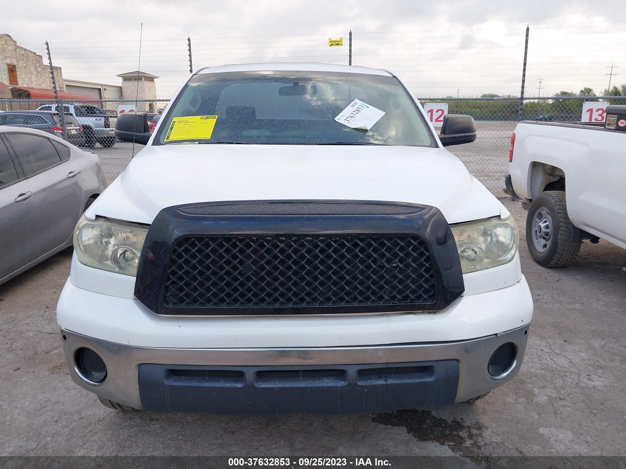 Photo 11 VIN: 5TFJT52177X001890 - TOYOTA TUNDRA 