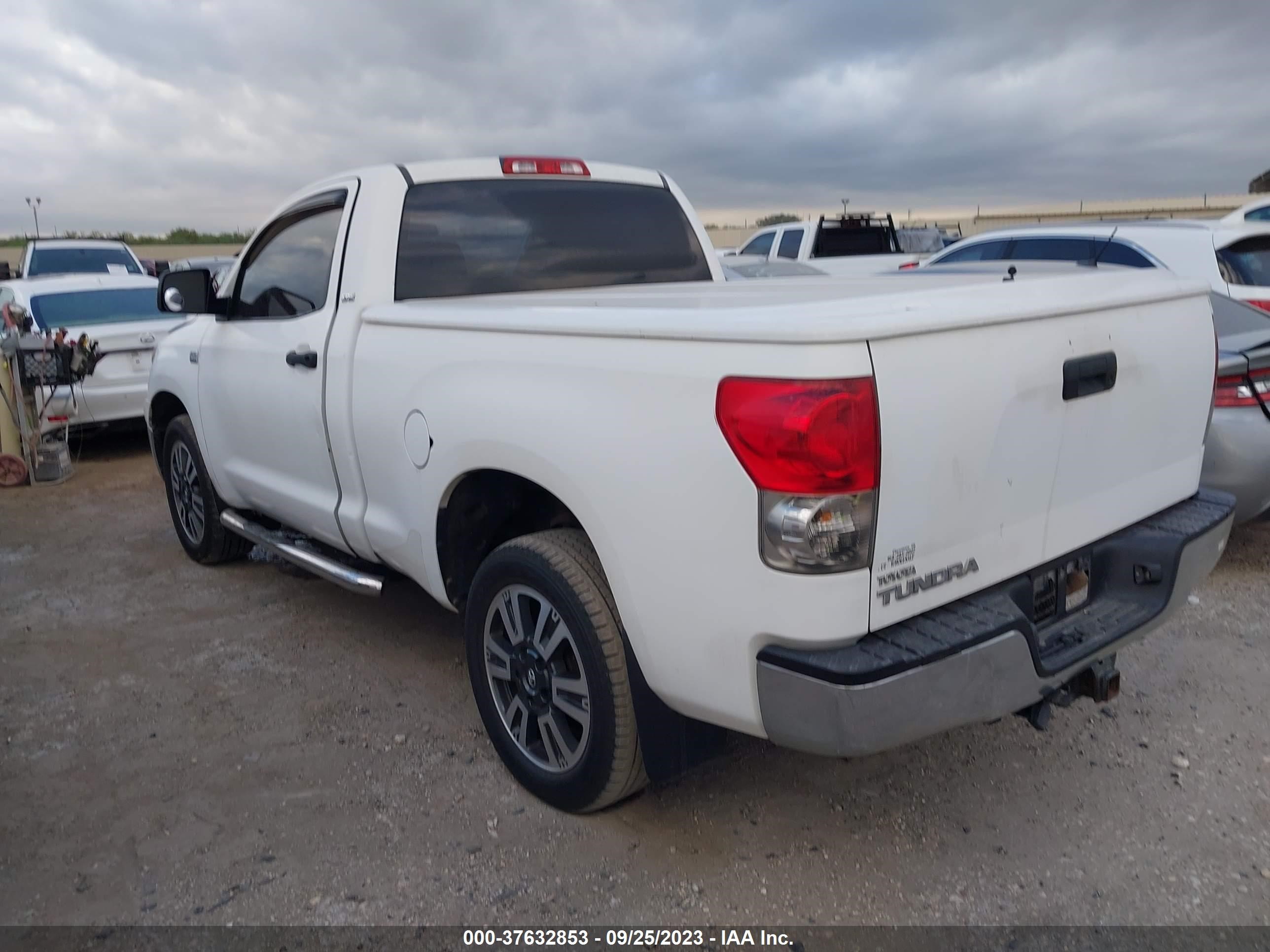 Photo 2 VIN: 5TFJT52177X001890 - TOYOTA TUNDRA 