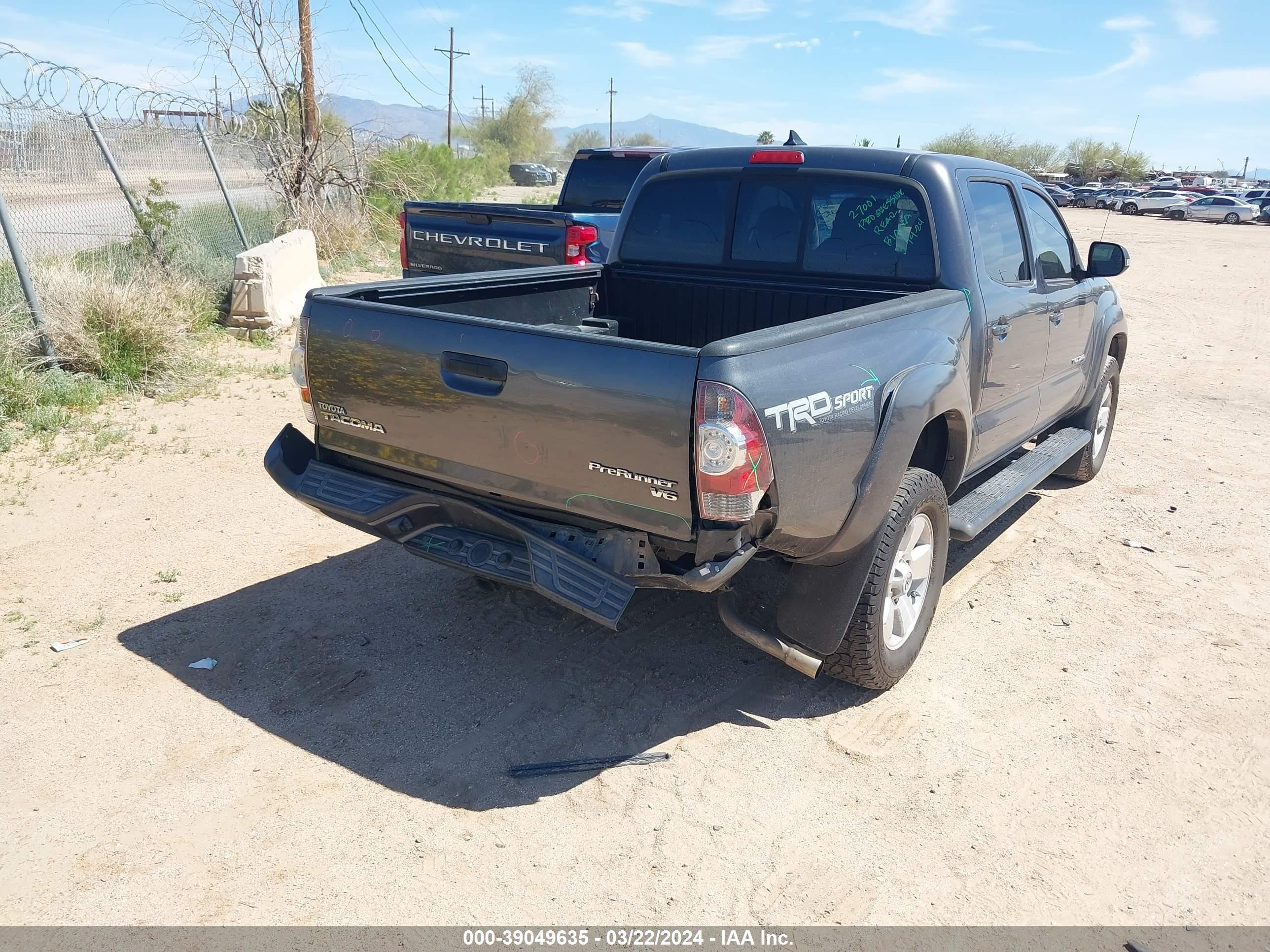 Photo 3 VIN: 5TFJU4GN3EX057129 - TOYOTA TACOMA 