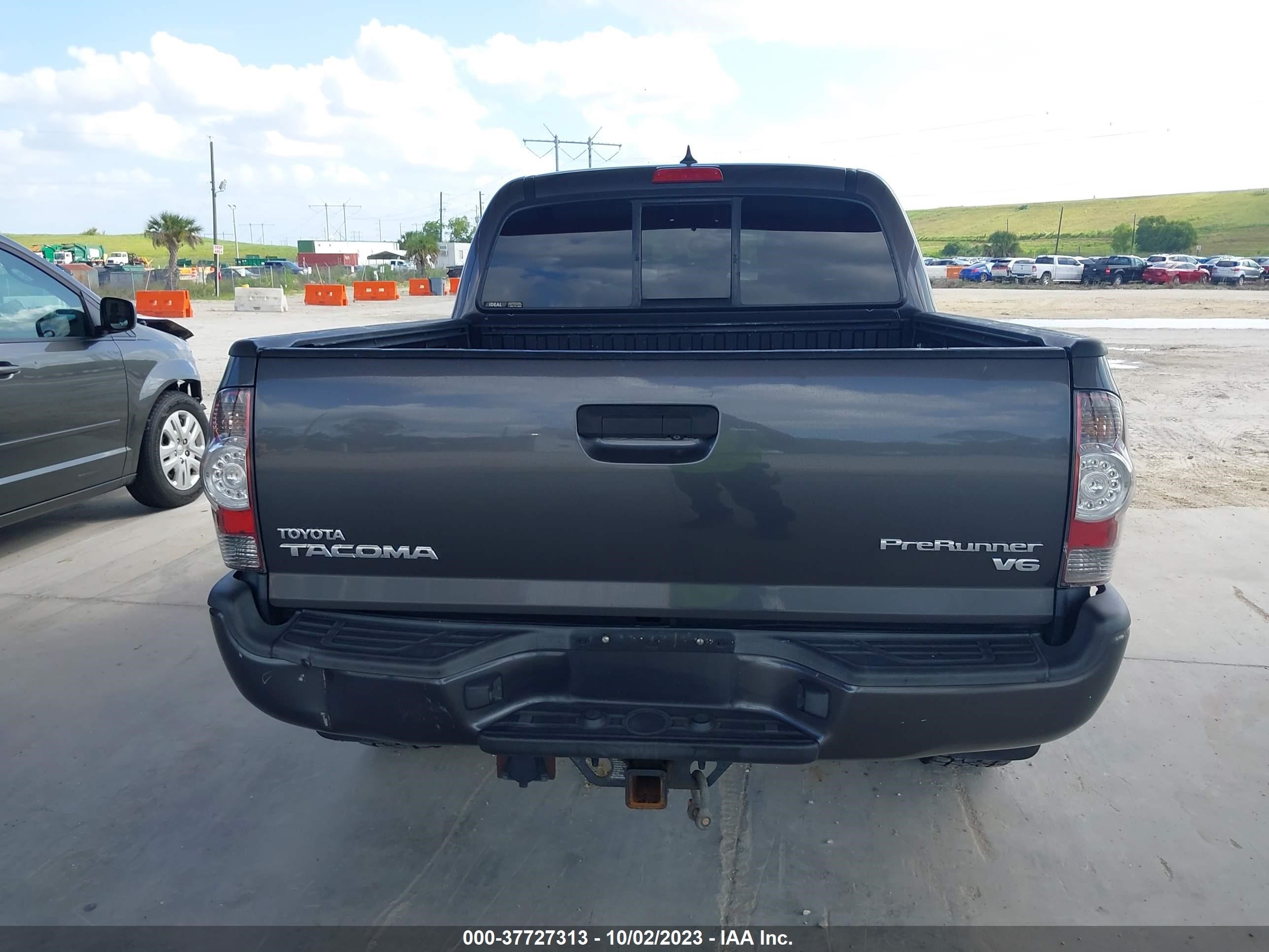 Photo 15 VIN: 5TFJU4GN4CX019874 - TOYOTA TACOMA 