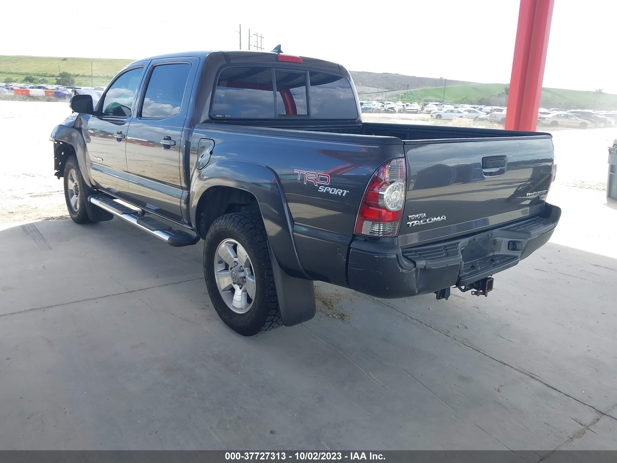 Photo 2 VIN: 5TFJU4GN4CX019874 - TOYOTA TACOMA 