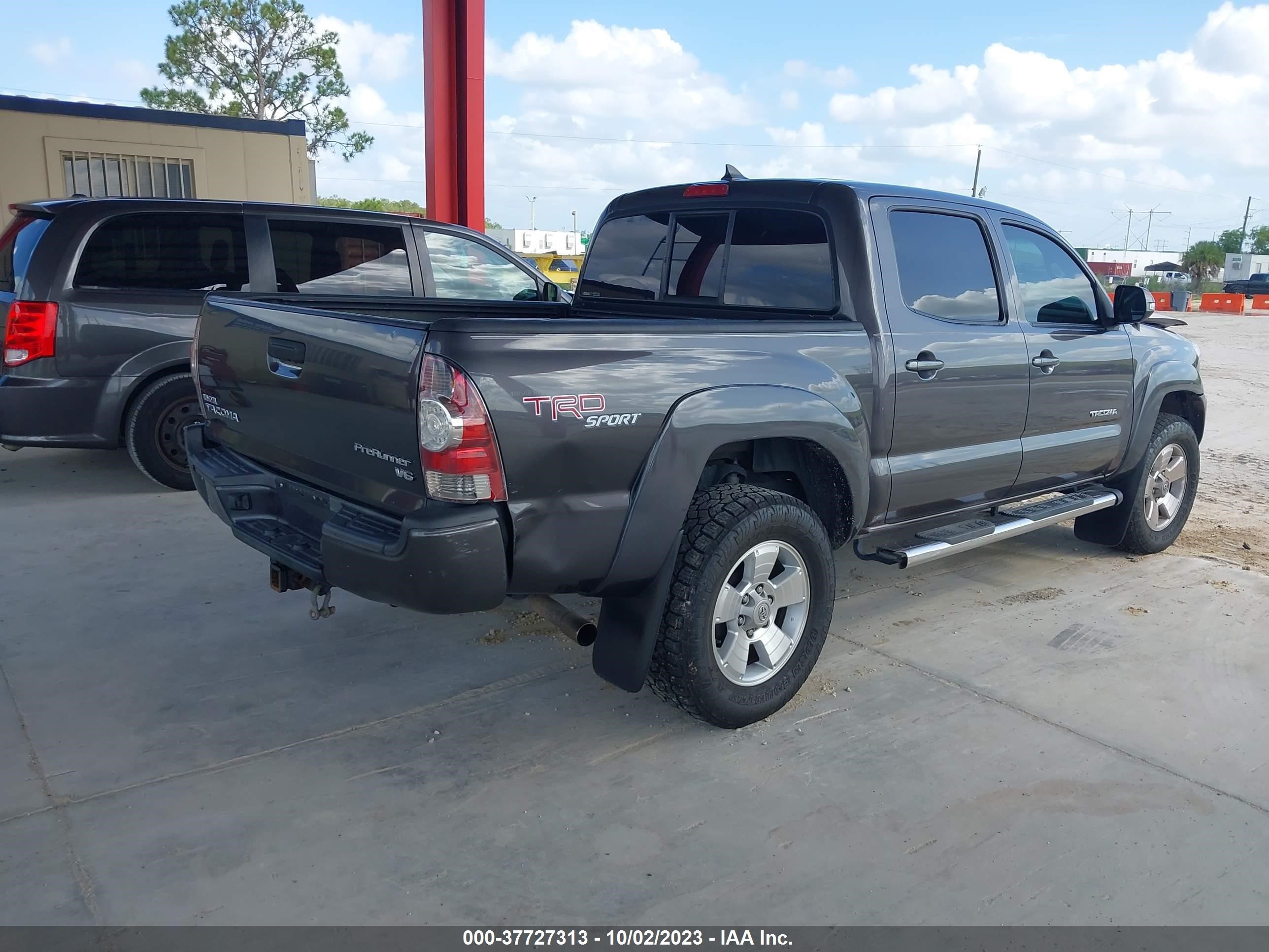 Photo 3 VIN: 5TFJU4GN4CX019874 - TOYOTA TACOMA 