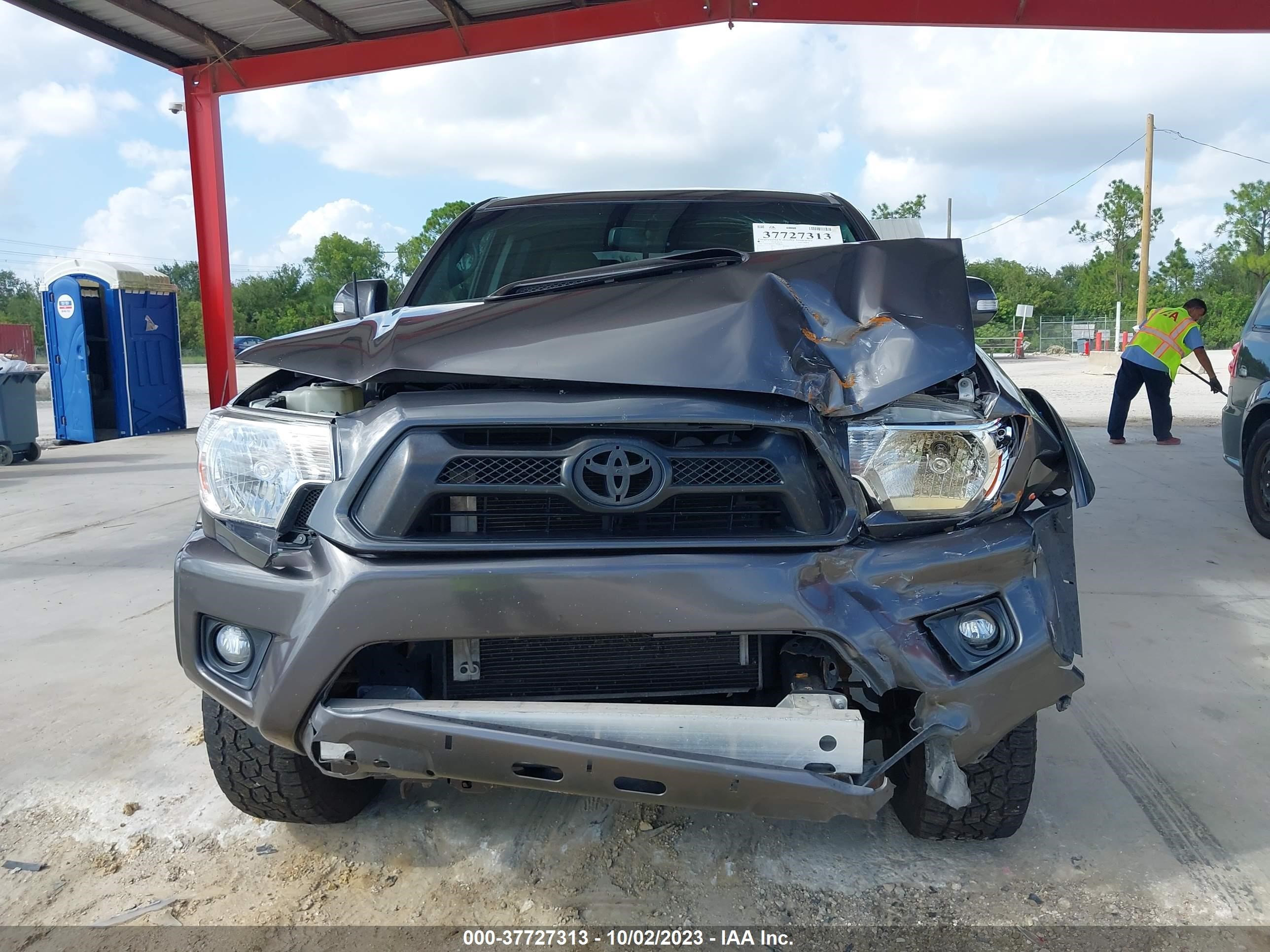 Photo 5 VIN: 5TFJU4GN4CX019874 - TOYOTA TACOMA 