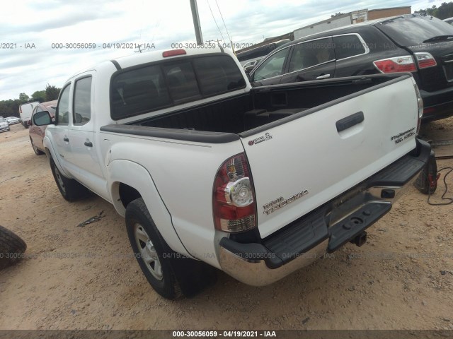 Photo 2 VIN: 5TFJU4GN5BX007490 - TOYOTA TACOMA 