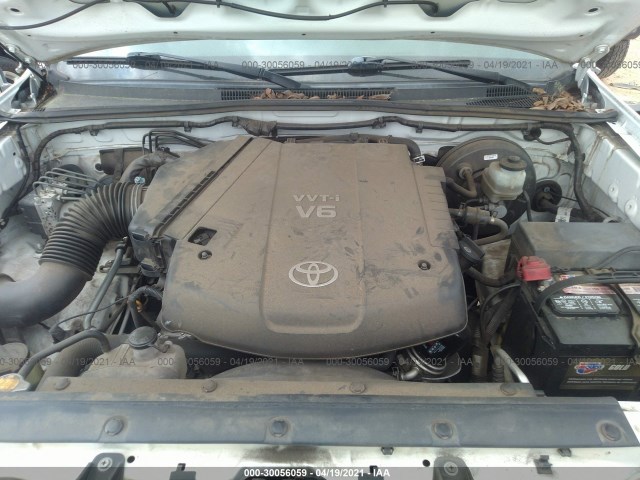 Photo 9 VIN: 5TFJU4GN5BX007490 - TOYOTA TACOMA 