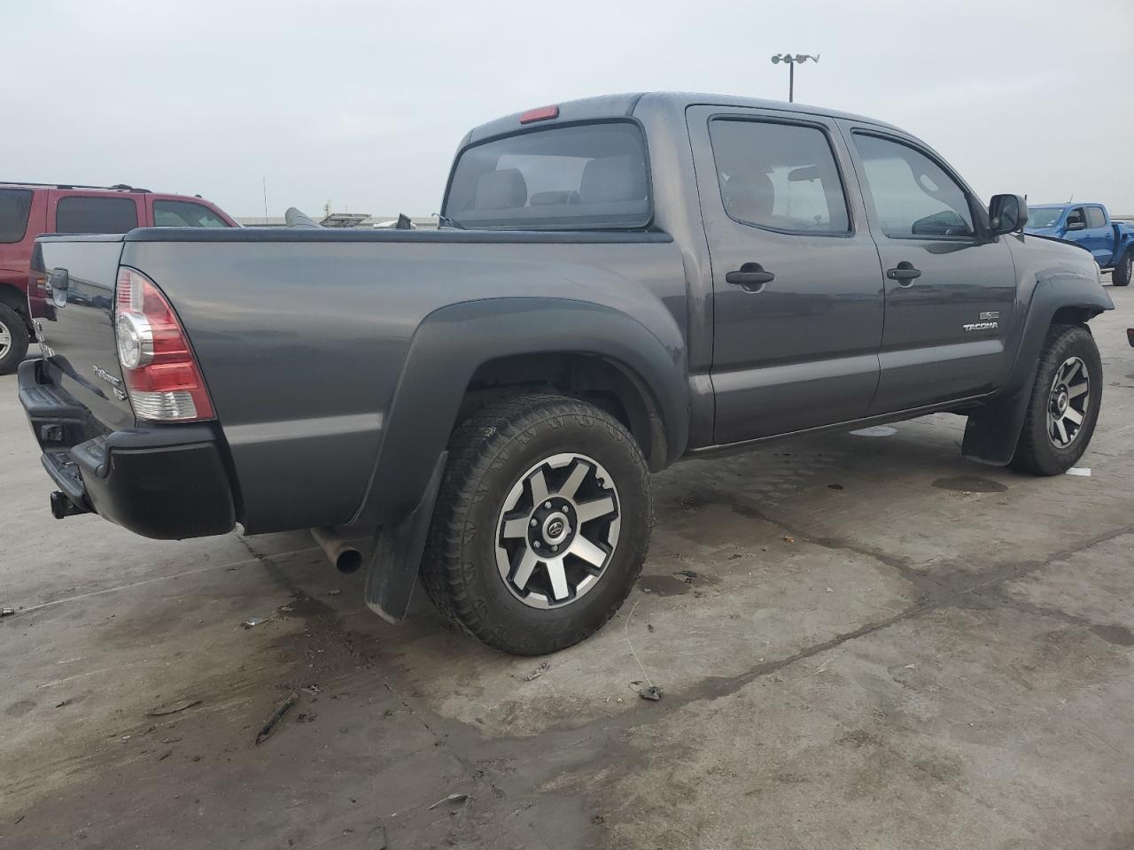 Photo 2 VIN: 5TFJU4GN5BX012303 - TOYOTA TACOMA 