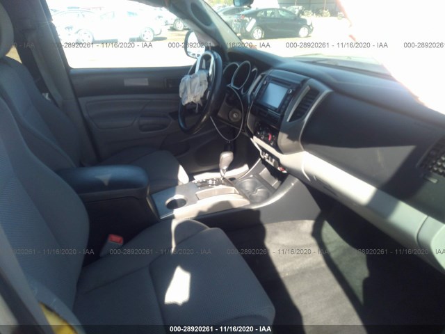 Photo 4 VIN: 5TFJU4GN5FX077805 - TOYOTA TACOMA 