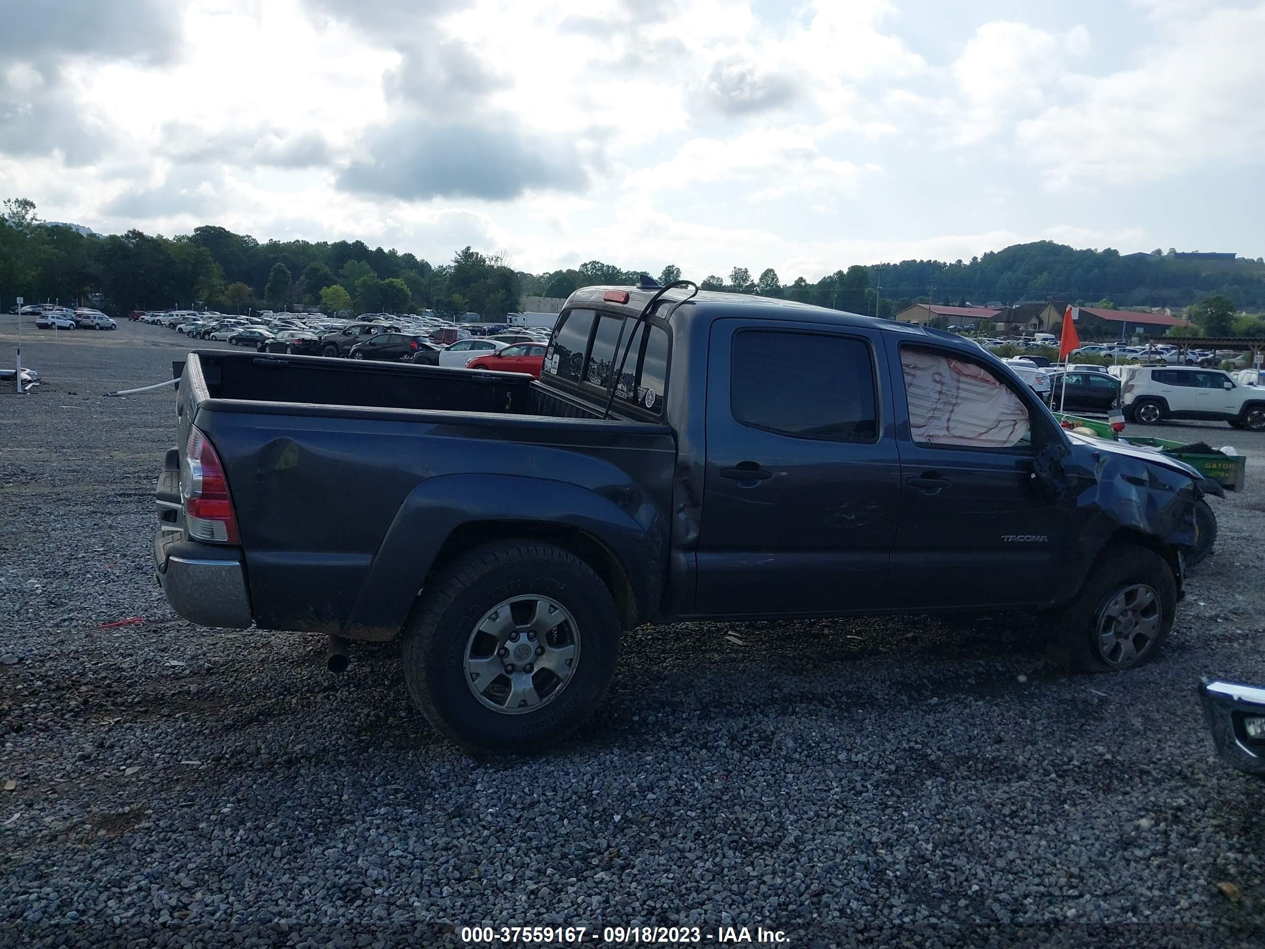 Photo 13 VIN: 5TFJU4GN6EX058419 - TOYOTA TACOMA 