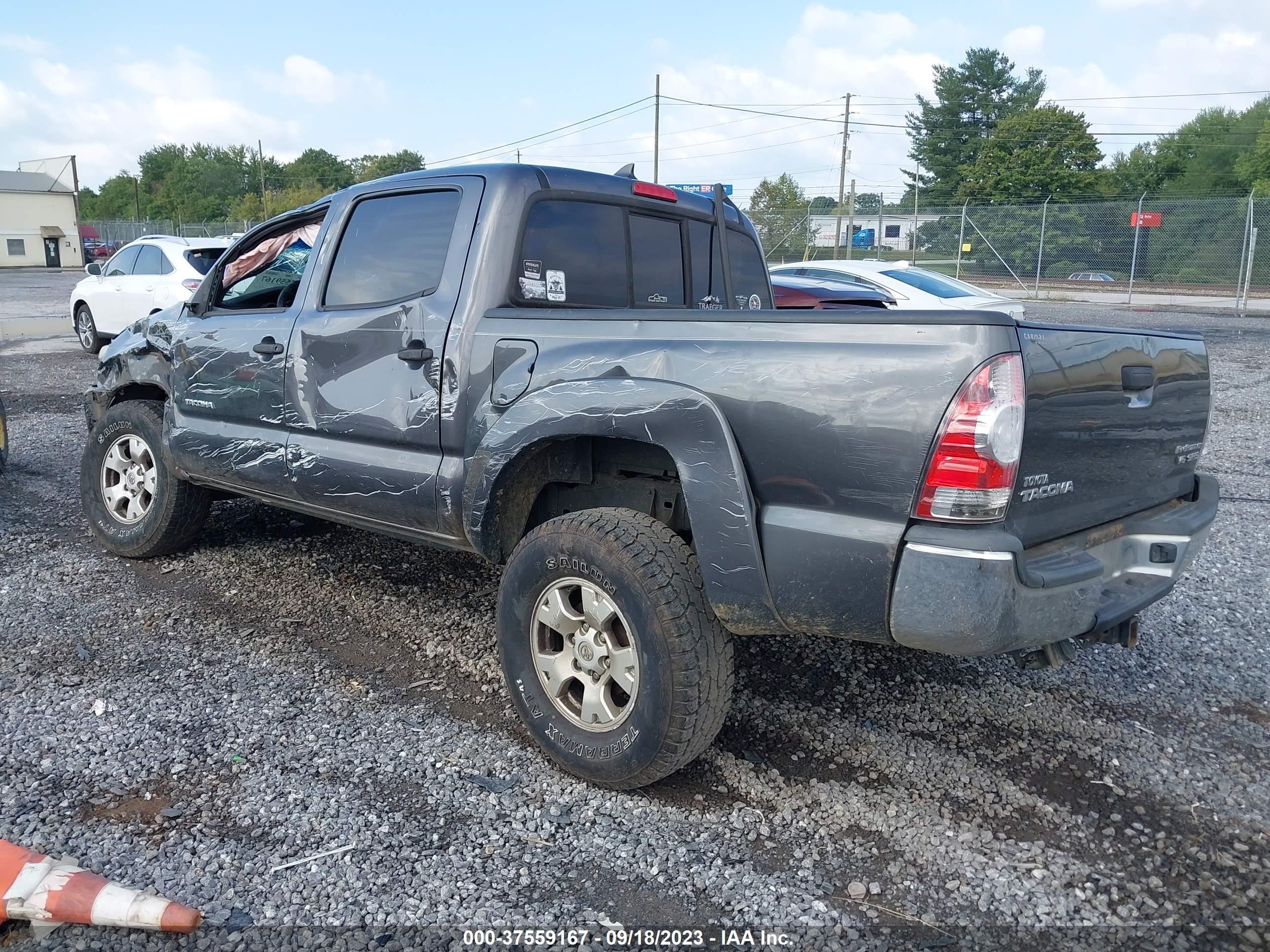 Photo 2 VIN: 5TFJU4GN6EX058419 - TOYOTA TACOMA 