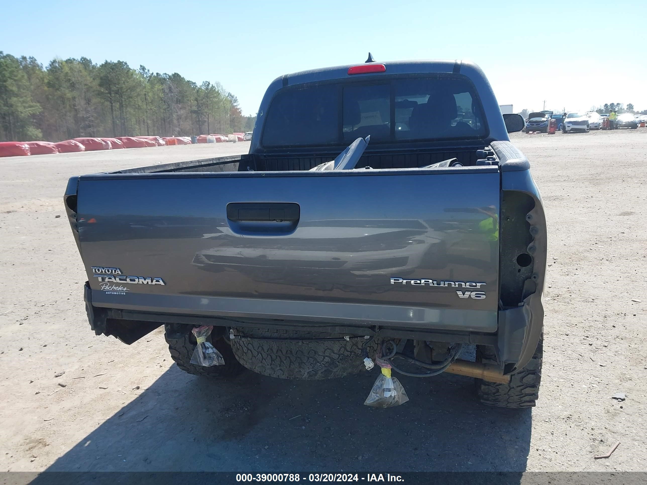 Photo 16 VIN: 5TFJU4GN7EX060194 - TOYOTA TACOMA 