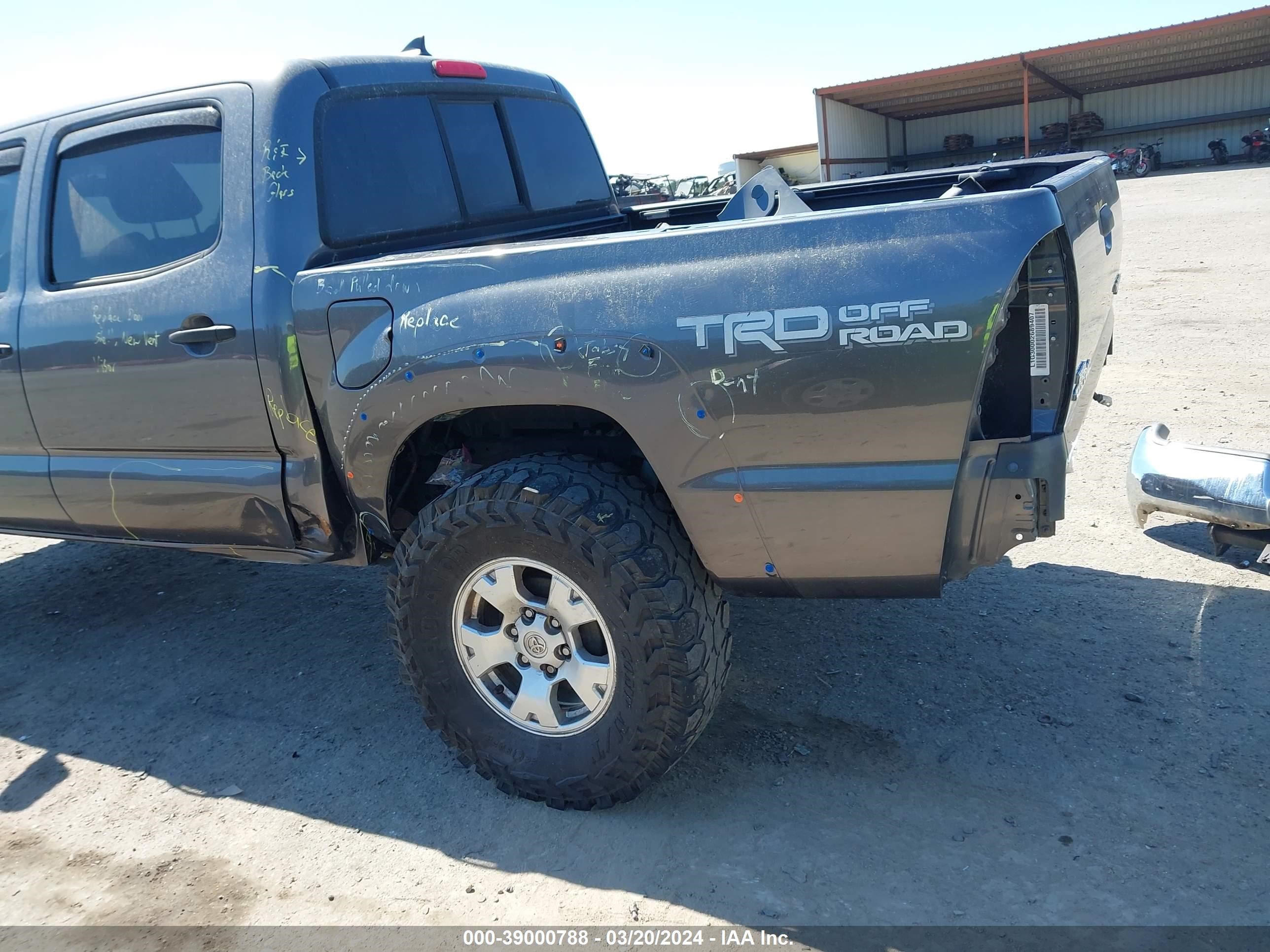 Photo 18 VIN: 5TFJU4GN7EX060194 - TOYOTA TACOMA 