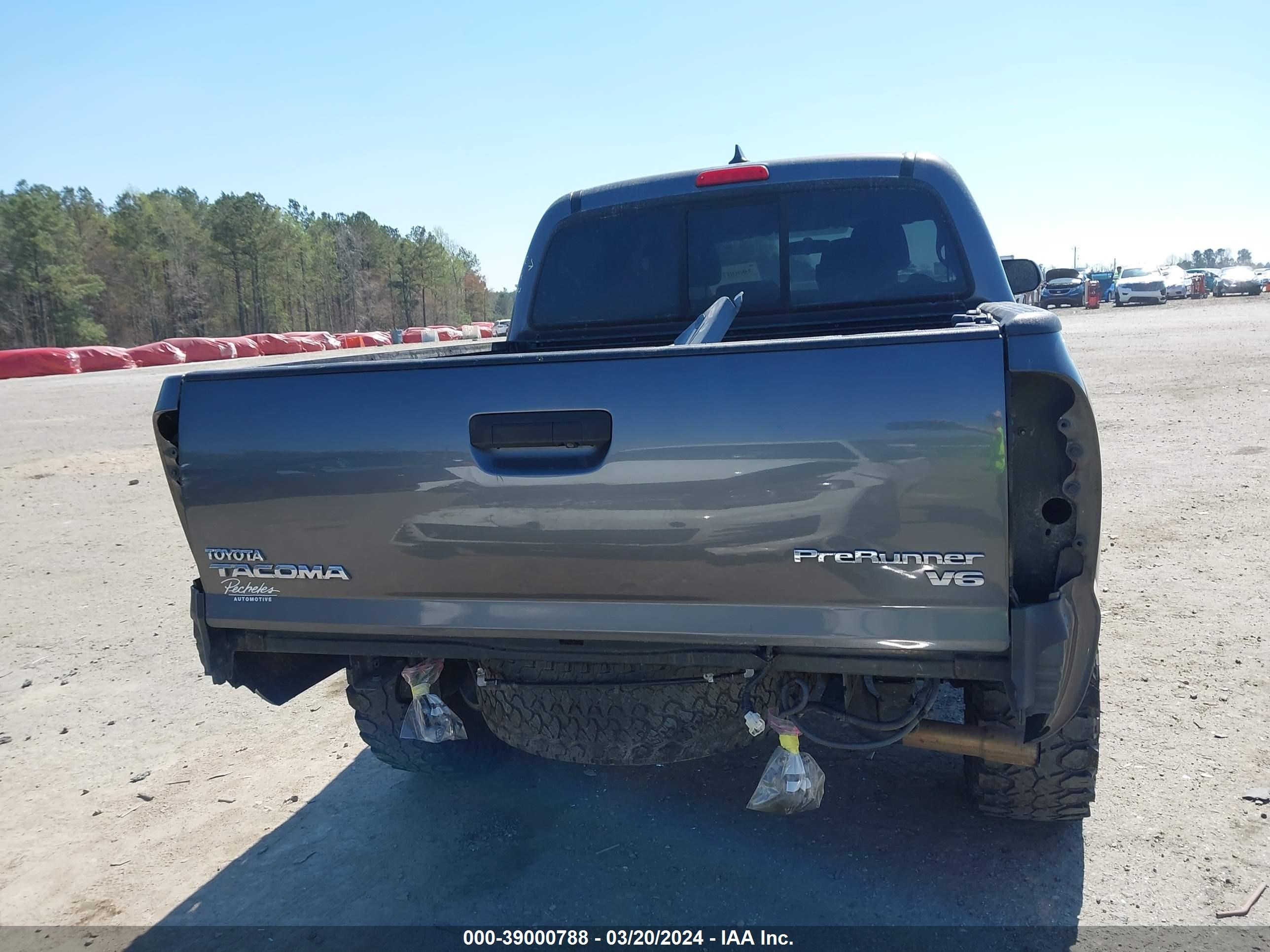 Photo 5 VIN: 5TFJU4GN7EX060194 - TOYOTA TACOMA 