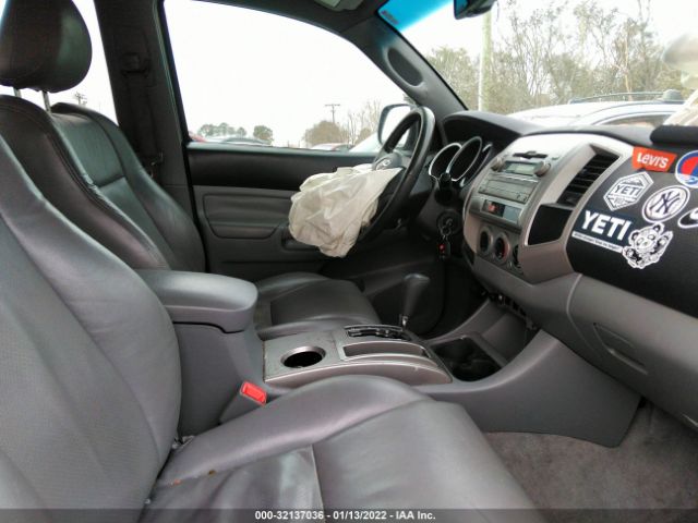 Photo 4 VIN: 5TFJU4GN8BX010951 - TOYOTA TACOMA 