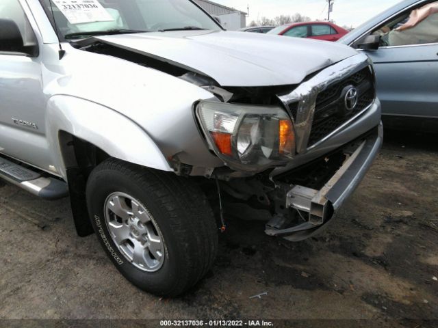 Photo 5 VIN: 5TFJU4GN8BX010951 - TOYOTA TACOMA 