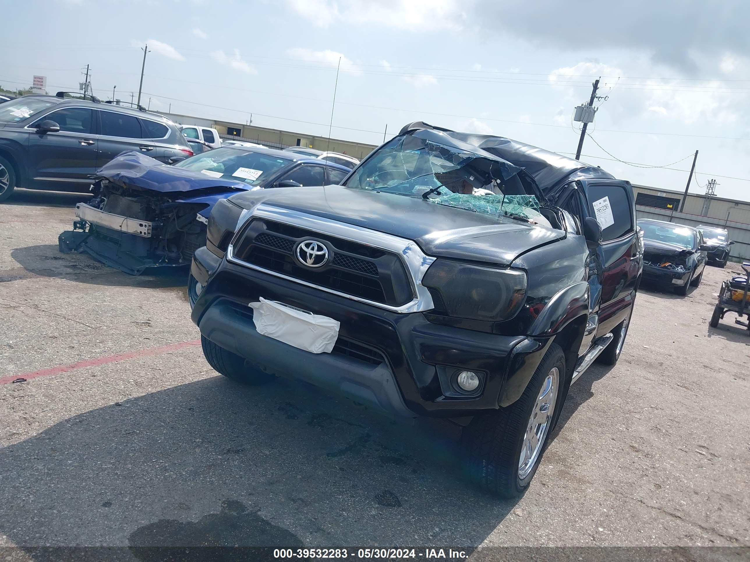 Photo 1 VIN: 5TFJU4GN8CX015133 - TOYOTA TACOMA 