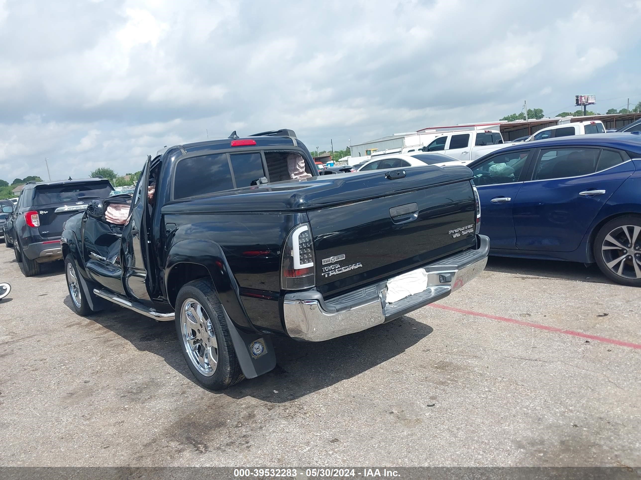 Photo 2 VIN: 5TFJU4GN8CX015133 - TOYOTA TACOMA 