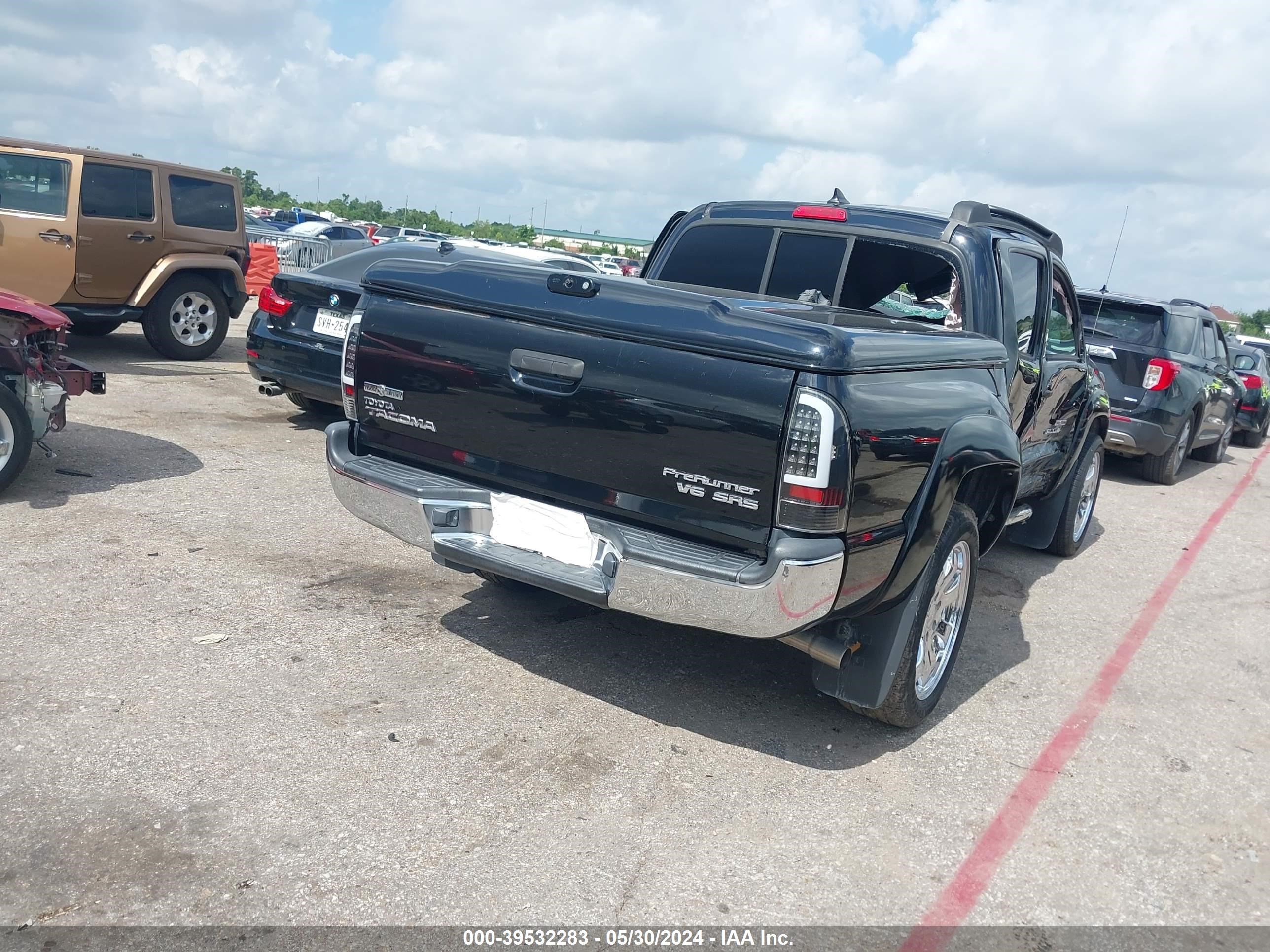 Photo 3 VIN: 5TFJU4GN8CX015133 - TOYOTA TACOMA 