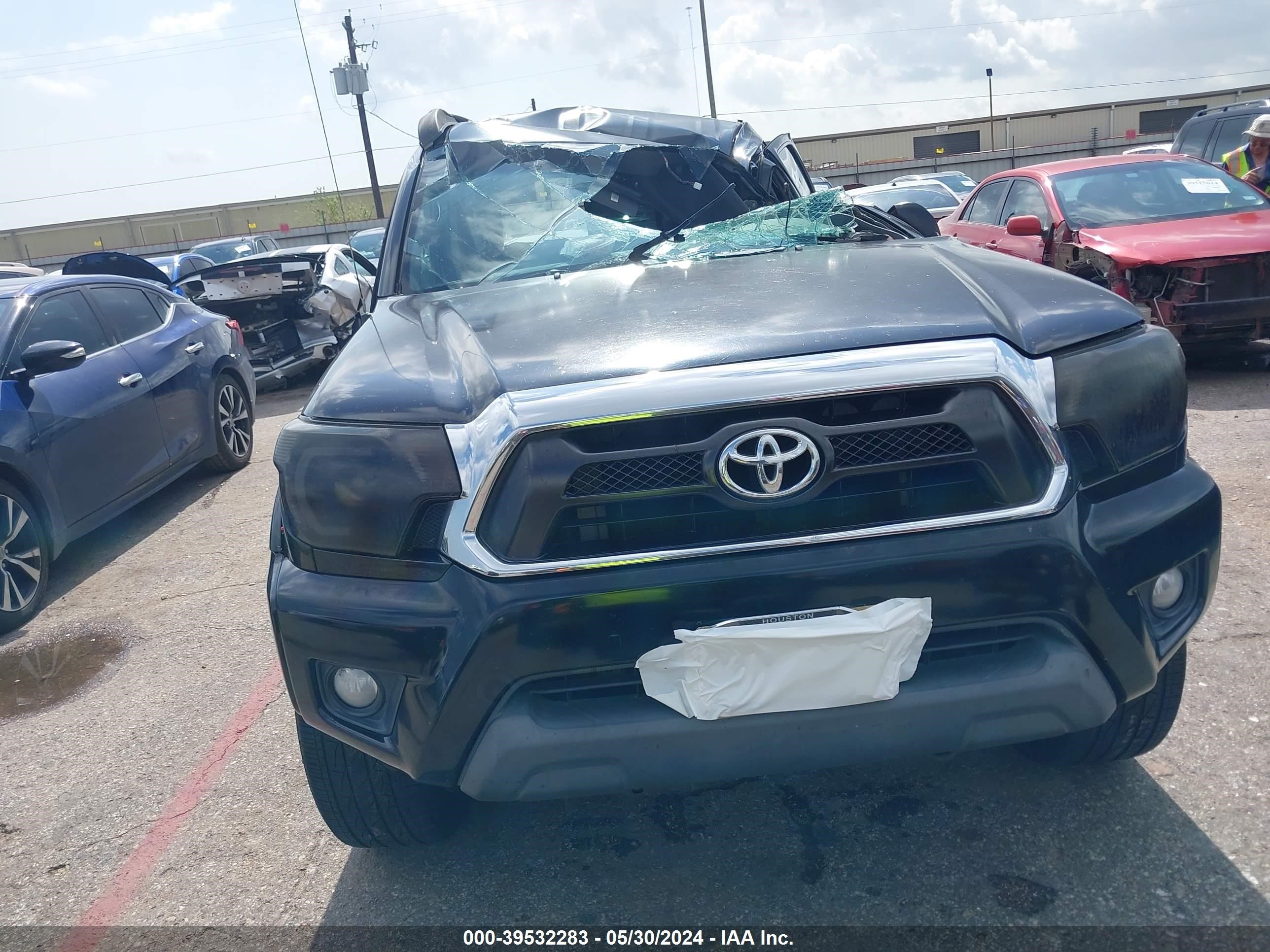 Photo 9 VIN: 5TFJU4GN8CX015133 - TOYOTA TACOMA 