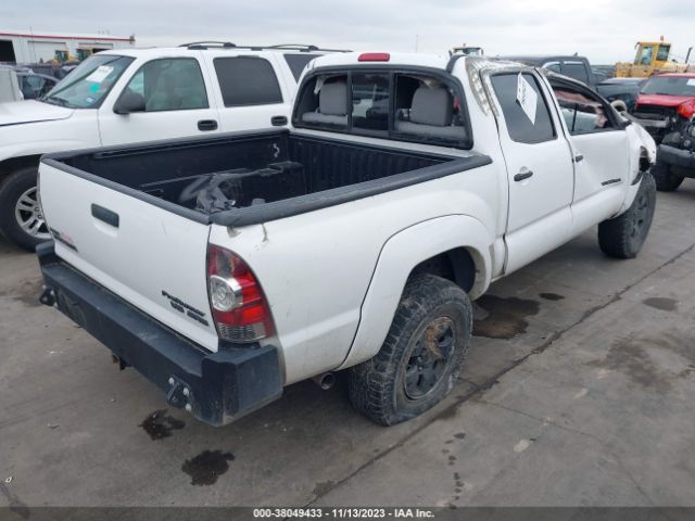 Photo 3 VIN: 5TFJU4GN8DX037702 - TOYOTA TACOMA 