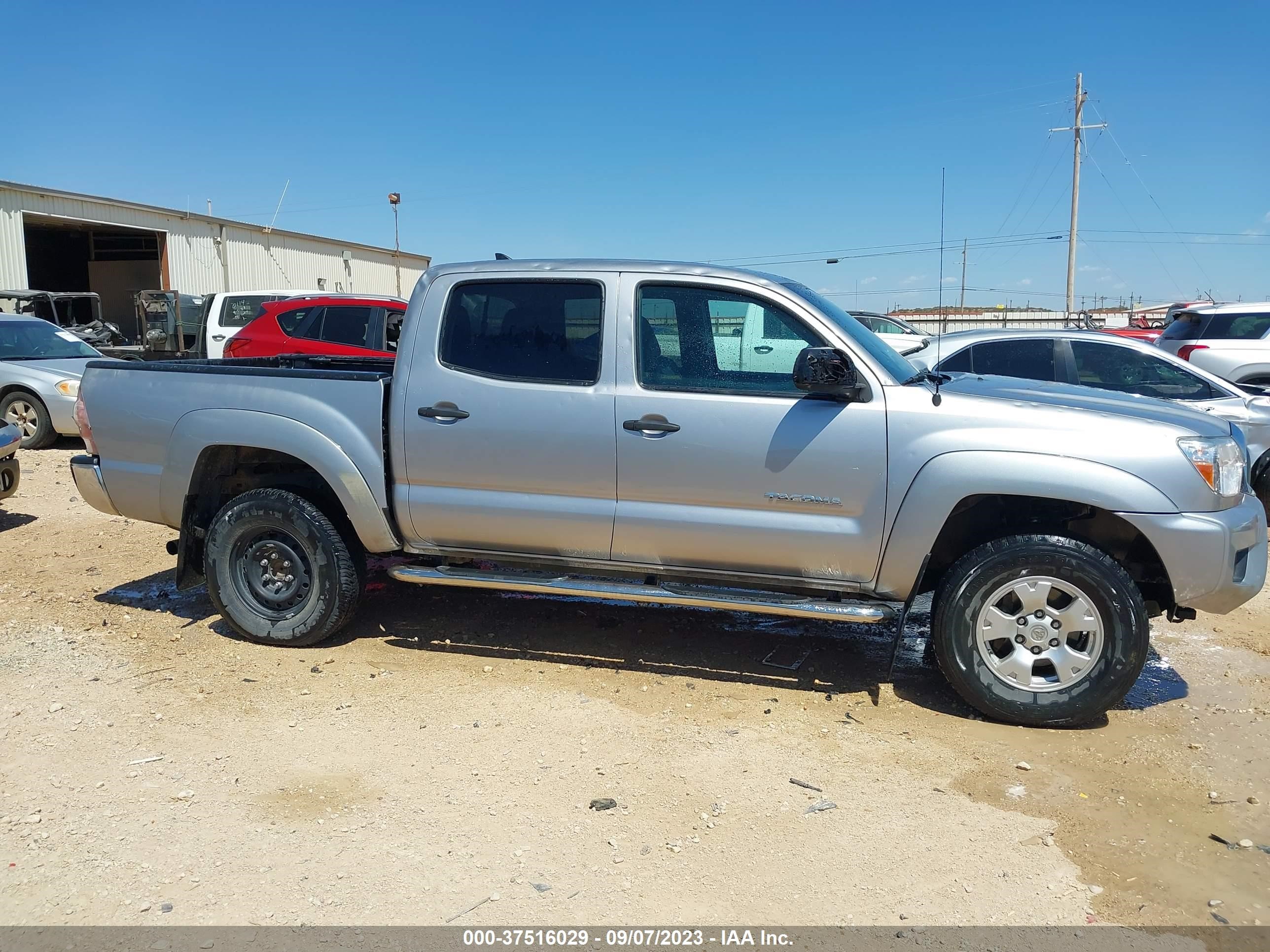 Photo 13 VIN: 5TFJU4GN8FX069097 - TOYOTA TACOMA 