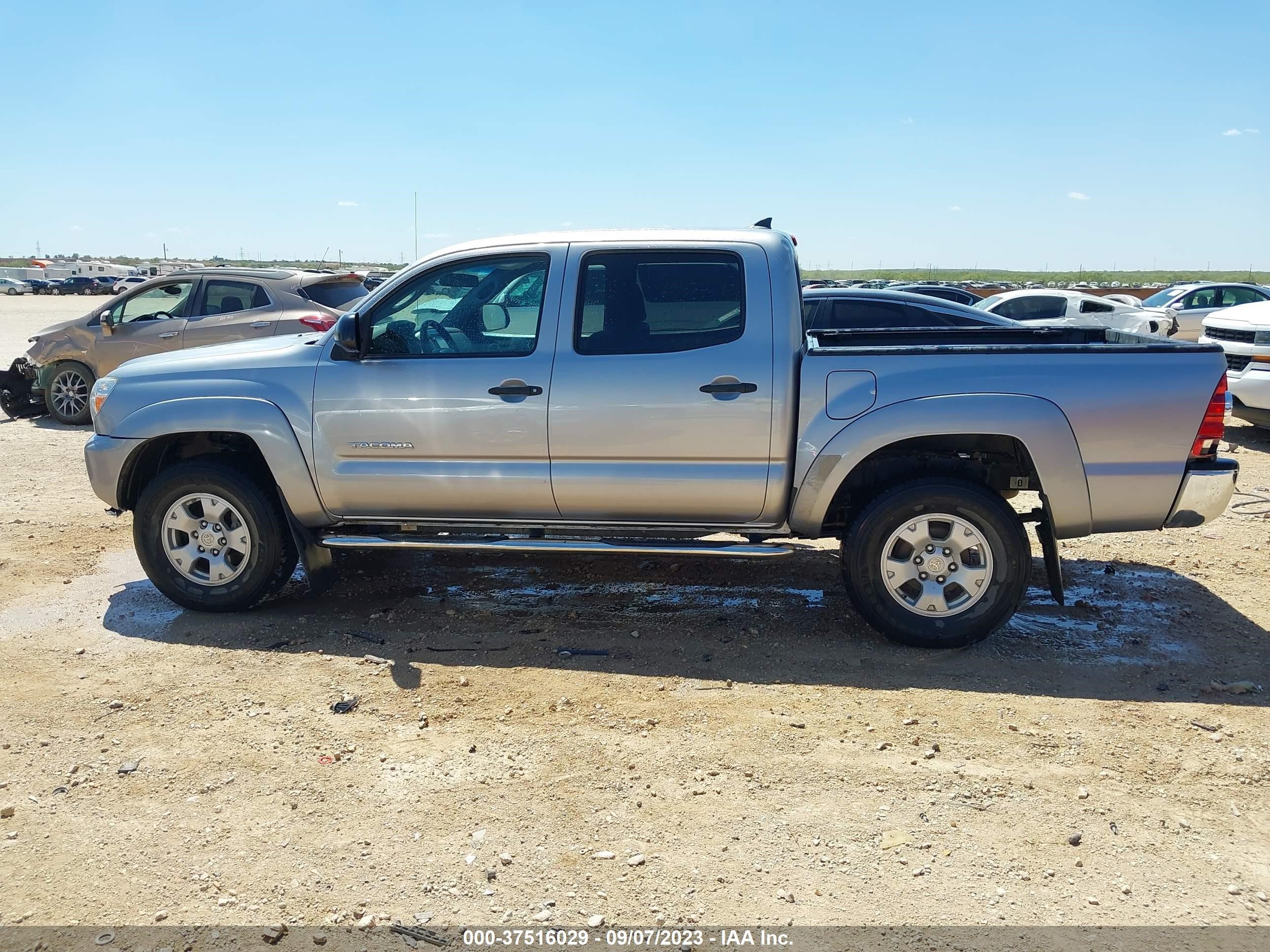 Photo 14 VIN: 5TFJU4GN8FX069097 - TOYOTA TACOMA 