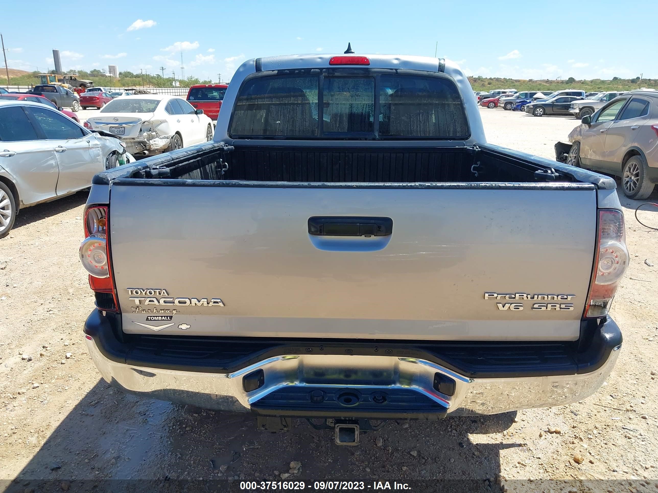 Photo 16 VIN: 5TFJU4GN8FX069097 - TOYOTA TACOMA 