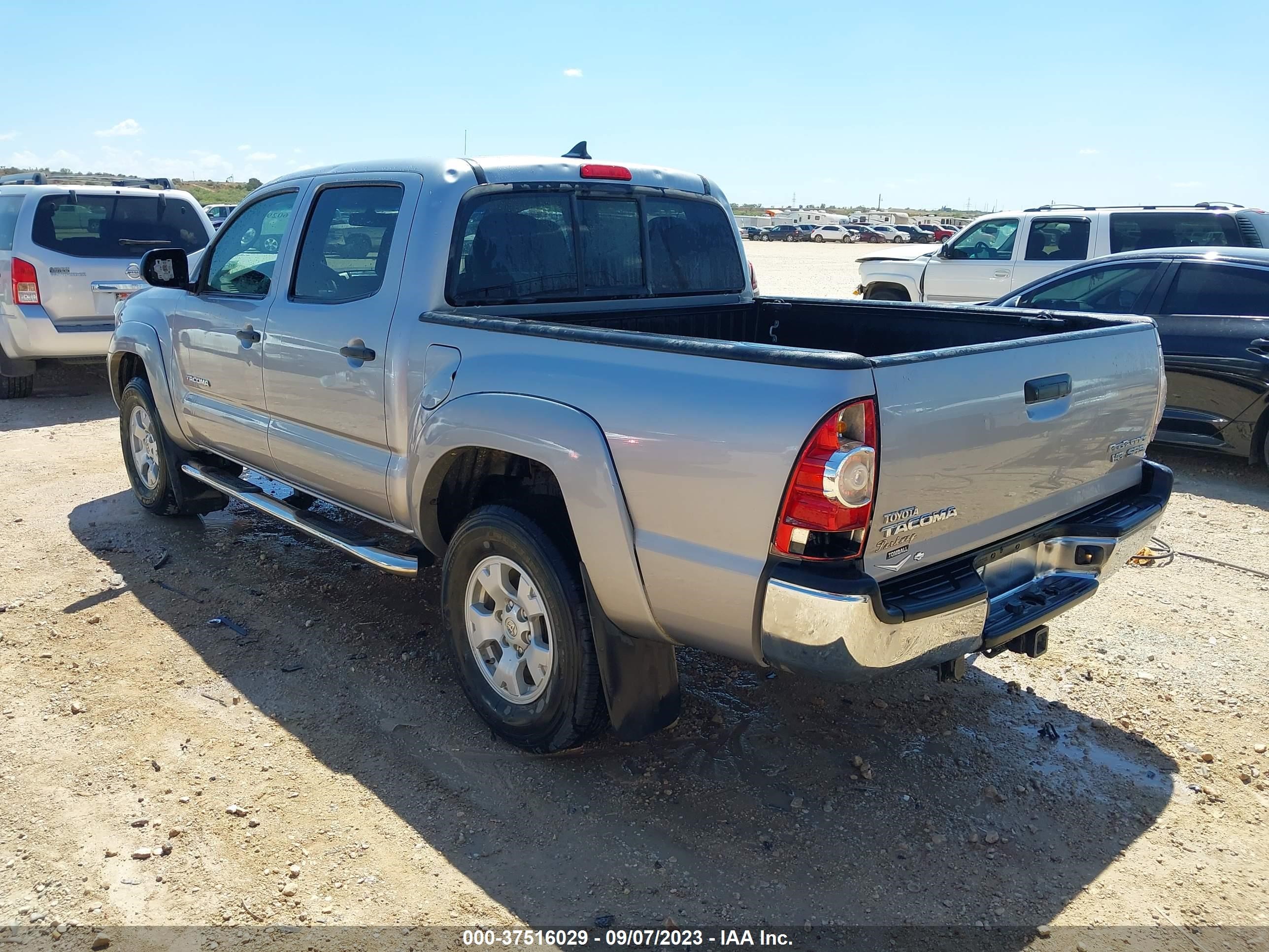 Photo 2 VIN: 5TFJU4GN8FX069097 - TOYOTA TACOMA 