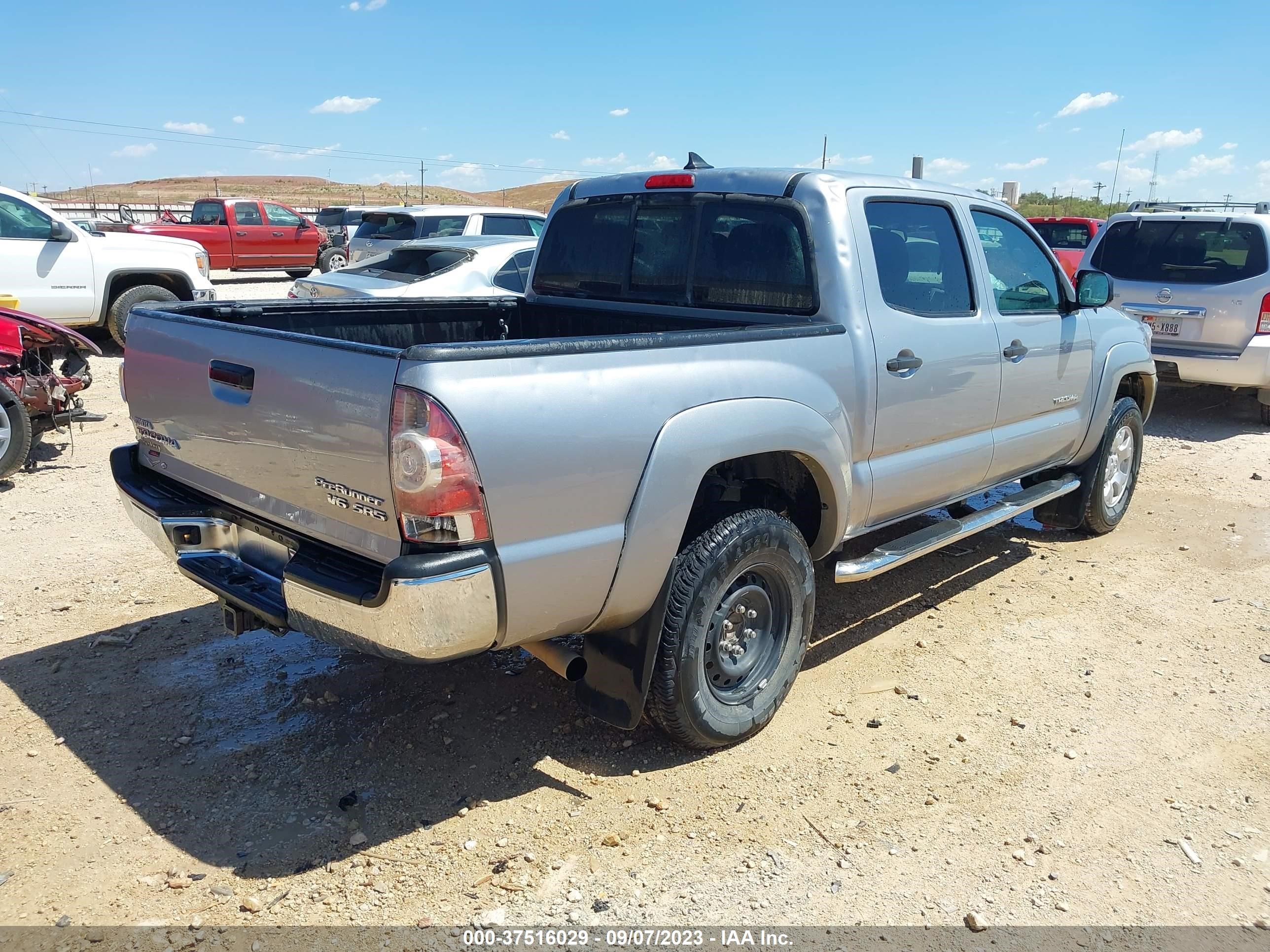 Photo 3 VIN: 5TFJU4GN8FX069097 - TOYOTA TACOMA 