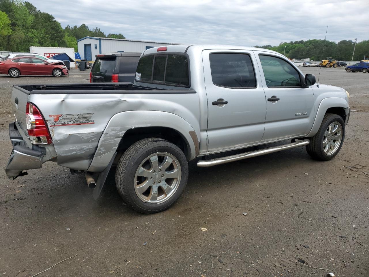 Photo 2 VIN: 5TFJU4GNXBX010983 - TOYOTA TACOMA 