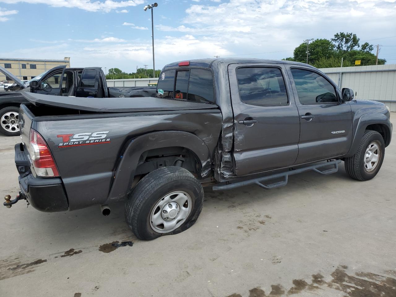 Photo 2 VIN: 5TFJU4GNXBX011034 - TOYOTA TACOMA 