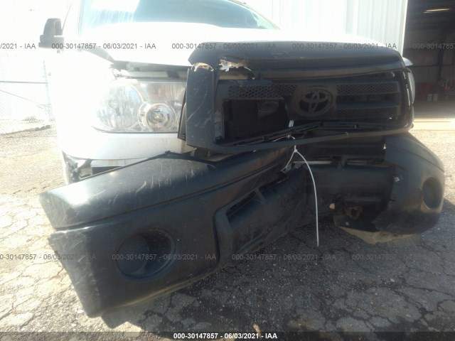 Photo 5 VIN: 5TFJU5F19DX004969 - TOYOTA TUNDRA 2WD TRUCK 