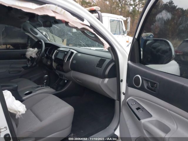 Photo 4 VIN: 5TFJX4GN1FX038667 - TOYOTA TACOMA 