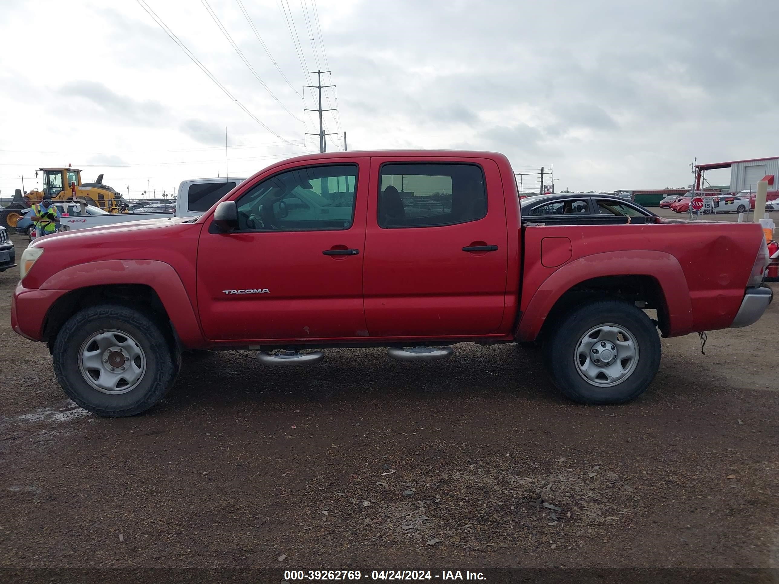 Photo 13 VIN: 5TFJX4GN2DX017713 - TOYOTA TACOMA 